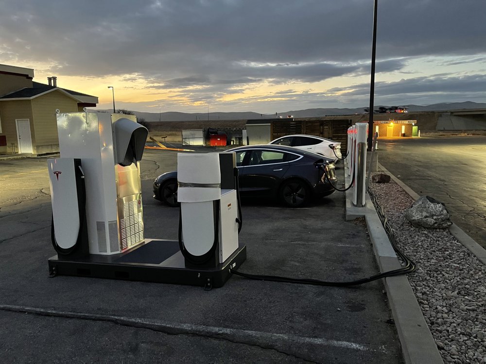 TESLA SUPERCHARGER Updated October 2024 2100 S Main St, Nephi, Utah