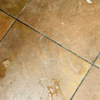 KFC - Water all over the floor by the soda machine - Fast Food Near Me - Sarasota, Florida