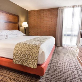 Drury Inn & Suites Jackson - NKS Two room Suite Guestroom - Hotels Near Me - Jackson, Missouri Drury Inn & Suites Jackson - NKS Two room Suite Guestroom - Hotels Near Me - Jackson, Missouri