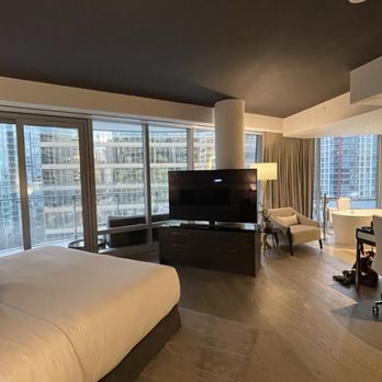 Paradox - Giant TV - Hotels Near Me - Vancouver, British Columbia