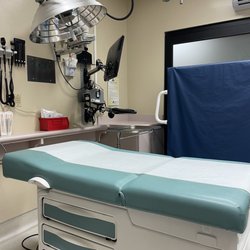 Kaweah Health Urgent Care - Court Street - Exam room