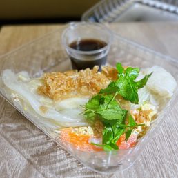 Beef Shantou Steamed Rice Roll W/- Pork & Preserved Egg Porridge 牛肉特式汕頭腸粉 配 皮蛋瘦肉粥