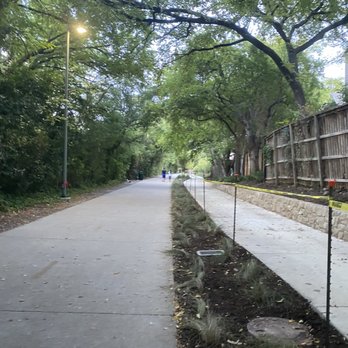 Katy Trail - Heading north towards Knox Street on Katy Trail. - Hiking Near Me - Dallas, Texas Katy Trail - Heading north towards Knox Street on Katy Trail. - Hiking Near Me - Dallas, Texas
