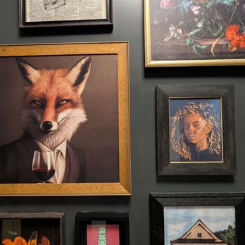 Courtyard by Marriott New Orleans French Quarter/Iberville - The mesmerizing eyes on that fox...!‍‍‍ - Hotels Near Me - New Orleans, Louisiana