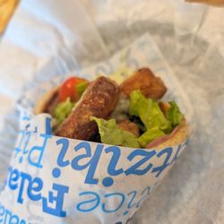 Halloumi pita