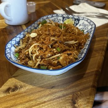 Khao Niao Thai-Lao Restaurant - Chicken Pad Thai - Thai Near Me - Omaha, Nebraska