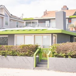 Pacific Sunset Group - Beautiful Bayfront Home: The Baybreeze 3 Bdrm|2 Bath home on 1st Fl and the Bayside Bungalow a 1 Bdrm on 2nd Fl. Renting separately