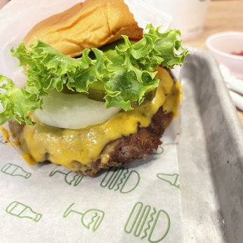 Shake Shack Sawgrass Mills - Cheeseburger double - Fast Food Near Me - Sunrise, Florida