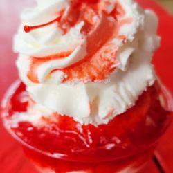 Jamie's Ice Cream - Jamie's Ice Cream Strawberry Sundae