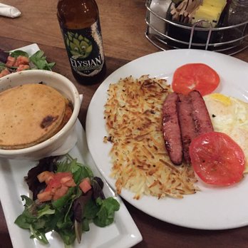 Fred 62 - $15 pot pie on left - Diners Near Me - Los Angeles, California