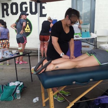 Pearl Acupuncture - Providing acupuncture to runners at Rogue running - Acupuncture Near Me - Richardson, Texas Pearl Acupuncture - Providing acupuncture to runners at Rogue running - Acupuncture Near Me - Richardson, Texas