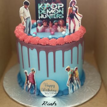 Purple Elephant Cakes - Pink champagne cake with lemon and strawberry flavoring - Desserts Near Me Purple Elephant Cakes - Pink champagne cake with lemon and strawberry flavoring - Desserts Near Me