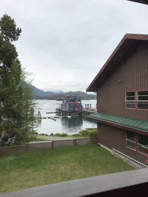 Tofino Hostel / HI Whalers On The Point Guesthouse by null