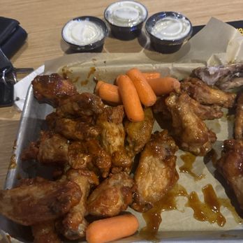 Buffalo Wild Wings - Dried up crappy wings - Chicken Wings Near Me - Ypsilanti, Michigan