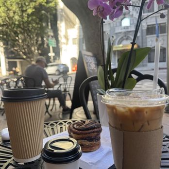 Dalian's Cafe - Cafes Near Me - Los Angeles, California