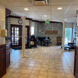 Amberwoods - Main entrance with a piano.