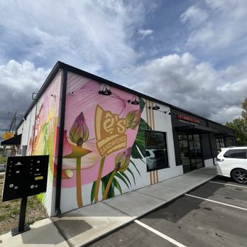 Le's Sandwiches & Cafe - Beautiful mural - Vietnamese Near Me - Charlotte, North Carolina Le's Sandwiches & Cafe - Beautiful mural - Vietnamese Near Me - Charlotte, North Carolina