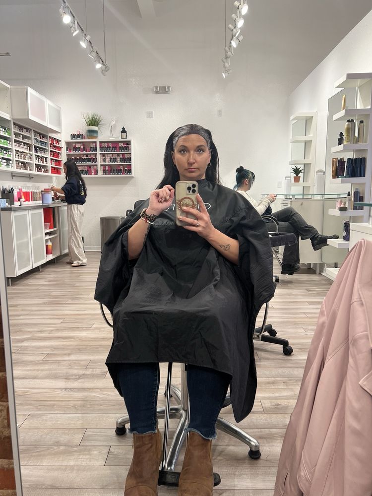 Robyn Michelle Salon Image