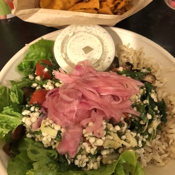gusto! Ponce - Tzatziki lemon artichoke half and half chicken bowl. Complimentary sweet potato chips! - Salad Near Me - Atlanta, Georgia gusto! Ponce - Tzatziki lemon artichoke half and half chicken bowl. Complimentary sweet potato chips! - Salad Near Me - Atlanta, Georgia