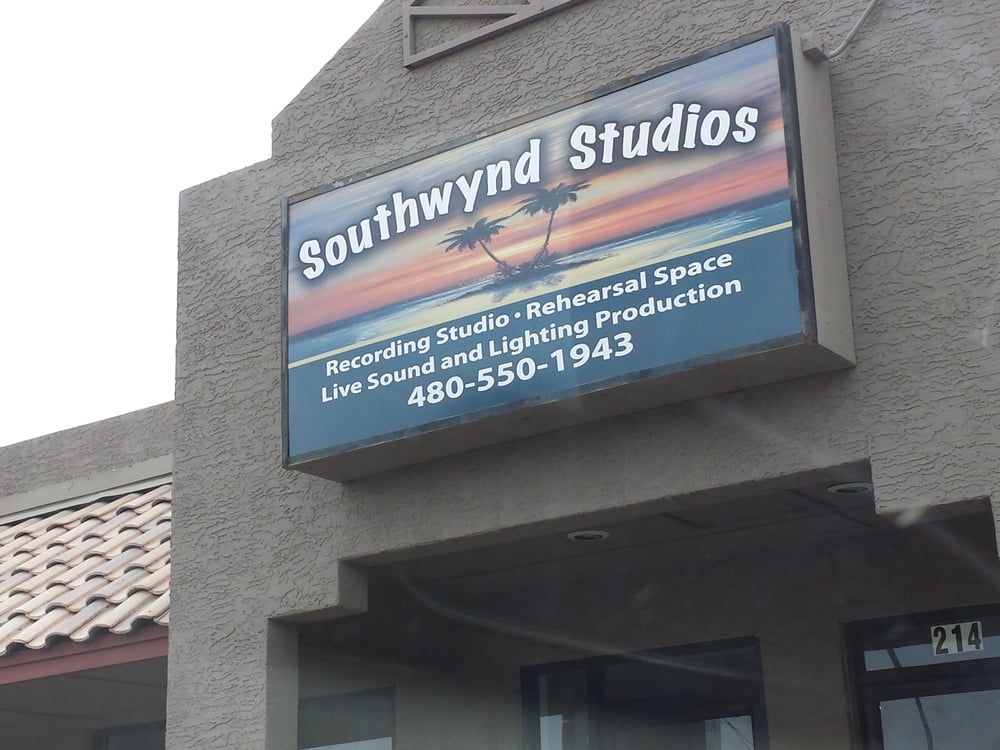 SOUTHWYND STUDIOS Updated September 2024 214N Country Club Dr, Mesa