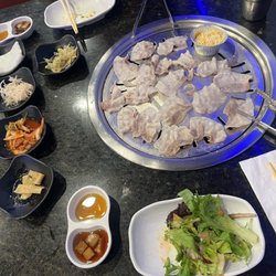 SOYA K-BBQ - Beef belly and Banchan