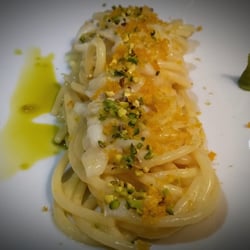 Antica Osteria Marconi - Spaghettoni artigianali aglio e olio con baccalà pistacchi e bottarga di muggine