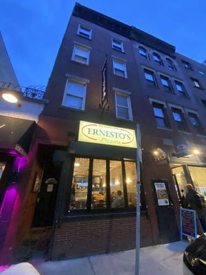 Ernesto's Pizza by null