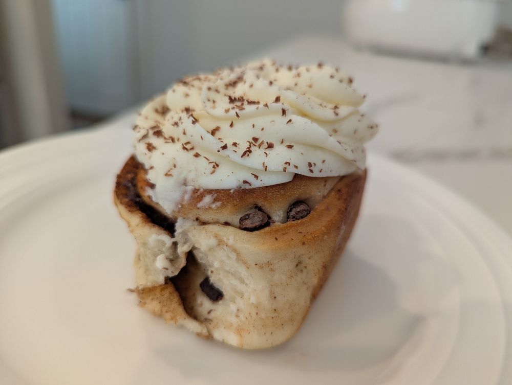 Gogo's Cinnamon Rolls Logo