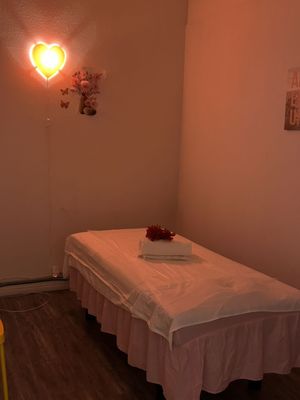 MOON MASSAGE - Updated February 2026 - 18 Photos - 20021 Roscoe Blvd