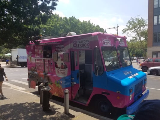 8 Flavors Truck