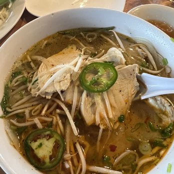 Phoday - Chicken pho with sauces and accompaniments - Vietnamese Near Me - Schaumburg, Illinois