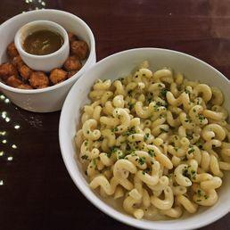 Mac n Cheese and Sweet Potato Tots Mac n Cheese and Sweet Potato Tots