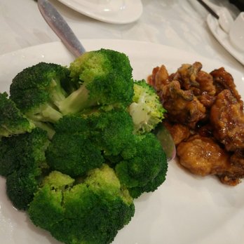 Top Choice Restaurant - Honey glazed fried oysters with a generous side portion of random broccoli - Chinese Near Me - Markham, Ontario
