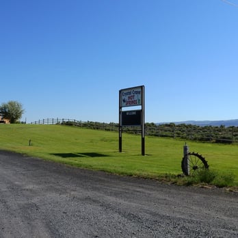 Crane Hot Springs - The massive ranch house lawn - Resorts Near Me - Burns, Oregon