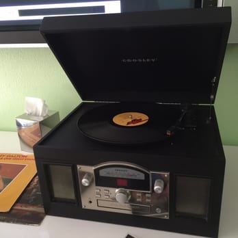 The Capri Hotel - Record player. - Hotels Near Me - Ojai, California