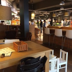 Temma - Gemütliche Sitzgelegenheit des integrierten Cafés/Bistros