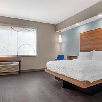 Tru by Hilton Auburn - Guest room - Hotels Near Me - Auburn, Alabama Tru by Hilton Auburn - Guest room - Hotels Near Me - Auburn, Alabama