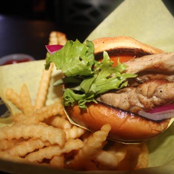 Der Wolf - Chicken Sandwich French Fries - Beer Bar Near Me - Pasadena, California