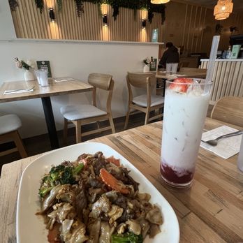 Taan Thai Cookery - Phad-See Ew - Thai Near Me - North Bend, Washington Taan Thai Cookery - Phad-See Ew - Thai Near Me - North Bend, Washington