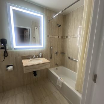 Motel Mediteran - Bathroom - Hotels Near Me - Escondido, California Motel Mediteran - Bathroom - Hotels Near Me - Escondido, California