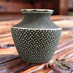 Acoma pottery