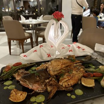 Davino - Baked whole red snapper - Mediterranean Near Me - Cancún, ROO Davino - Baked whole red snapper - Mediterranean Near Me - Cancún, ROO