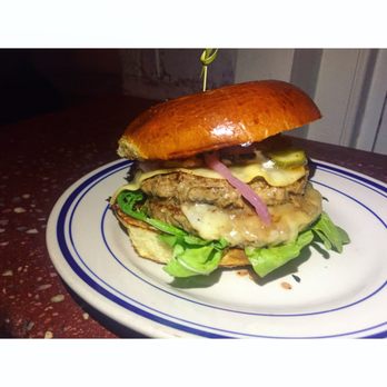 Duke's Grocery - Proper Burger - Pubs Near Me - Washington, DC, District of Columbia
