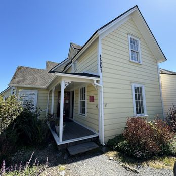 Mendocino Market - Grocery Near Me - Mendocino, California
