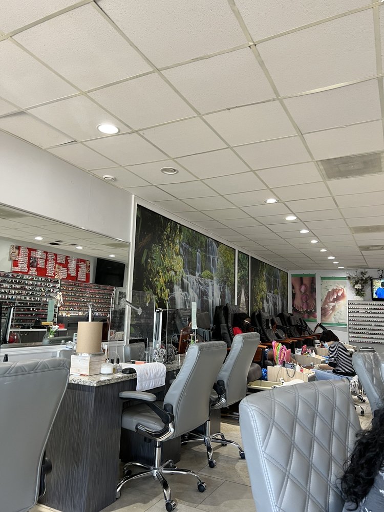 MODERN NAIL Updated September 2024 67 Photos & 48 Reviews 4658 S