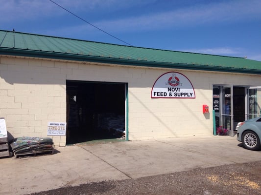 Novi Feed & Supply