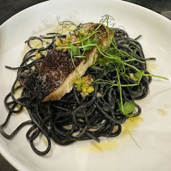 Goen Dining + Bar - Crispy Skin Smoked Salmon - Pan Asian Near Me - Kailua, Hawaii