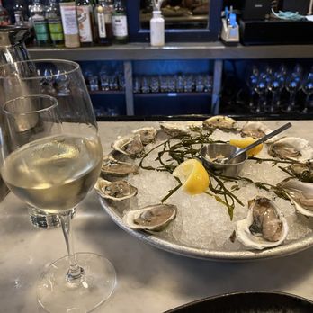 Sagaponack - Happy hour oysters - Bars Near Me - New York, New York Sagaponack - Happy hour oysters - Bars Near Me - New York, New York