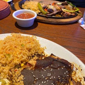 Dos Salsas - Georgetown - Pollo en Mole and parrillada fajitas were both excellent! - Mexican Near Me - Georgetown, Texas