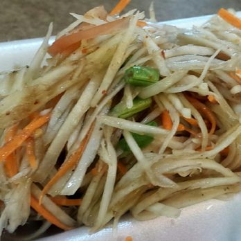Wiang Kuk Thai Food - Papaya salad with medium heat - Thai Near Me - Markham, Ontario